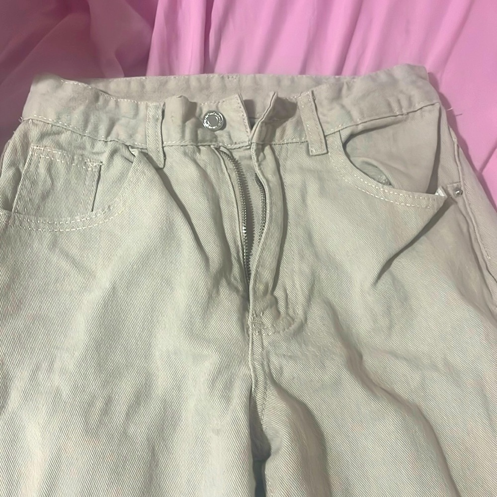 Beige jeans mom jeans